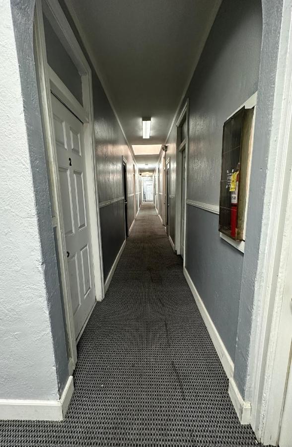 Unity Hotel - No Parking & Rooms Are Upstairs Long Beach Eksteriør billede